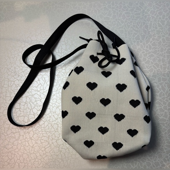 Purse | knit crossbody bucket bag. - Picture 2 of 13